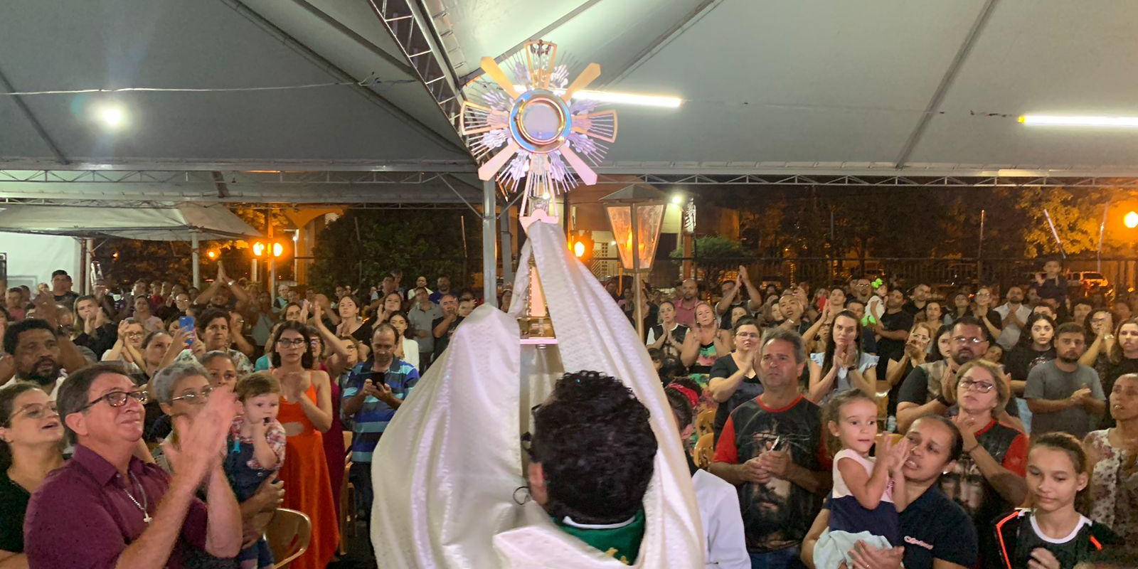 #Dia4 - Testemunhos emocionam fiéis