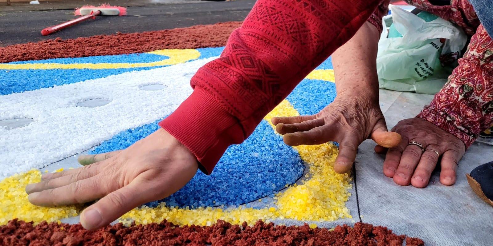 PREPARATIVOS PARA O CORPUS CHRISTI MOBILIZA COMUNIDADE
