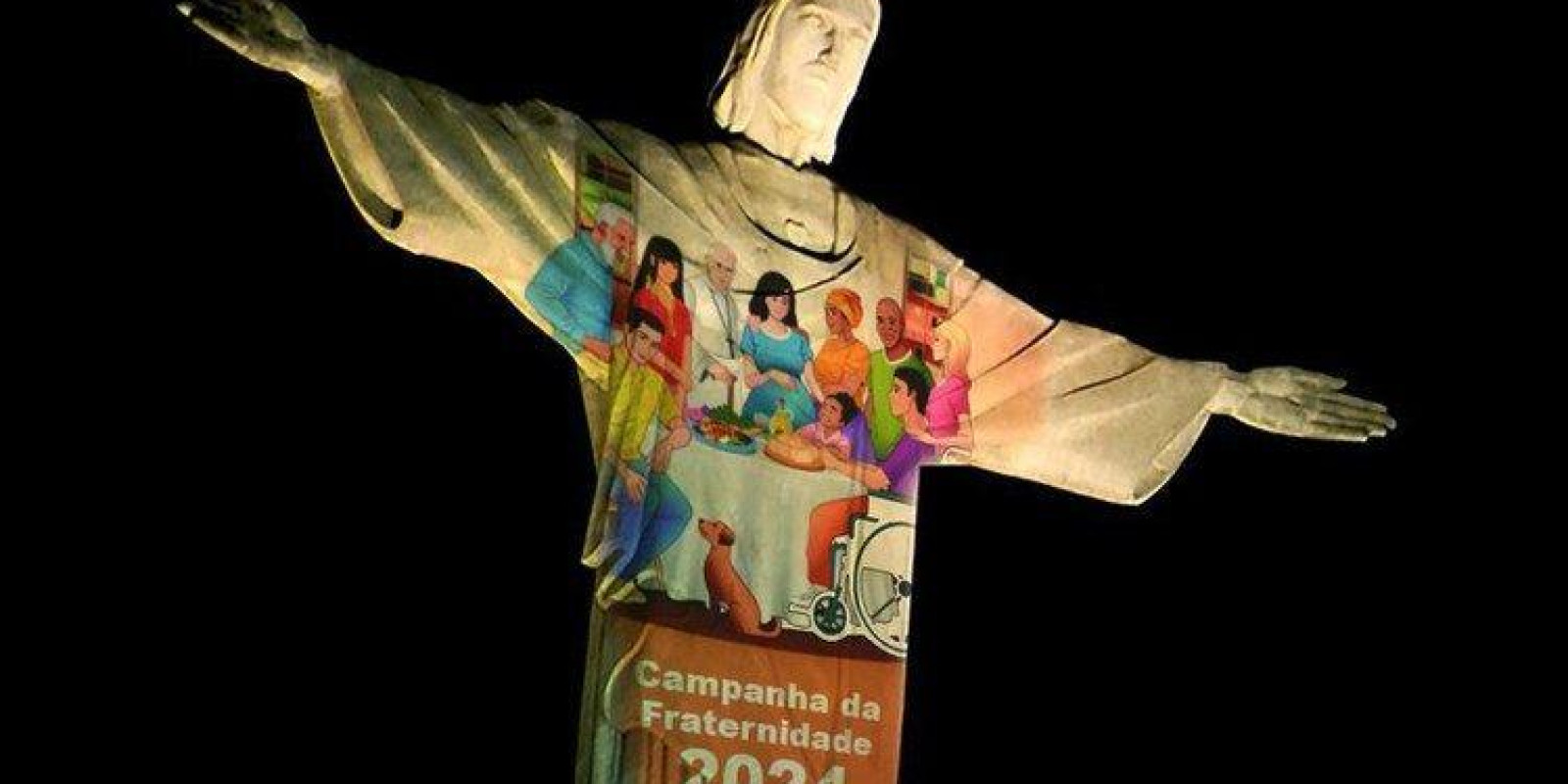CRISTO REDENTOR SE ILUMINA COM AS CORES DA AMIZADO SOCIAL