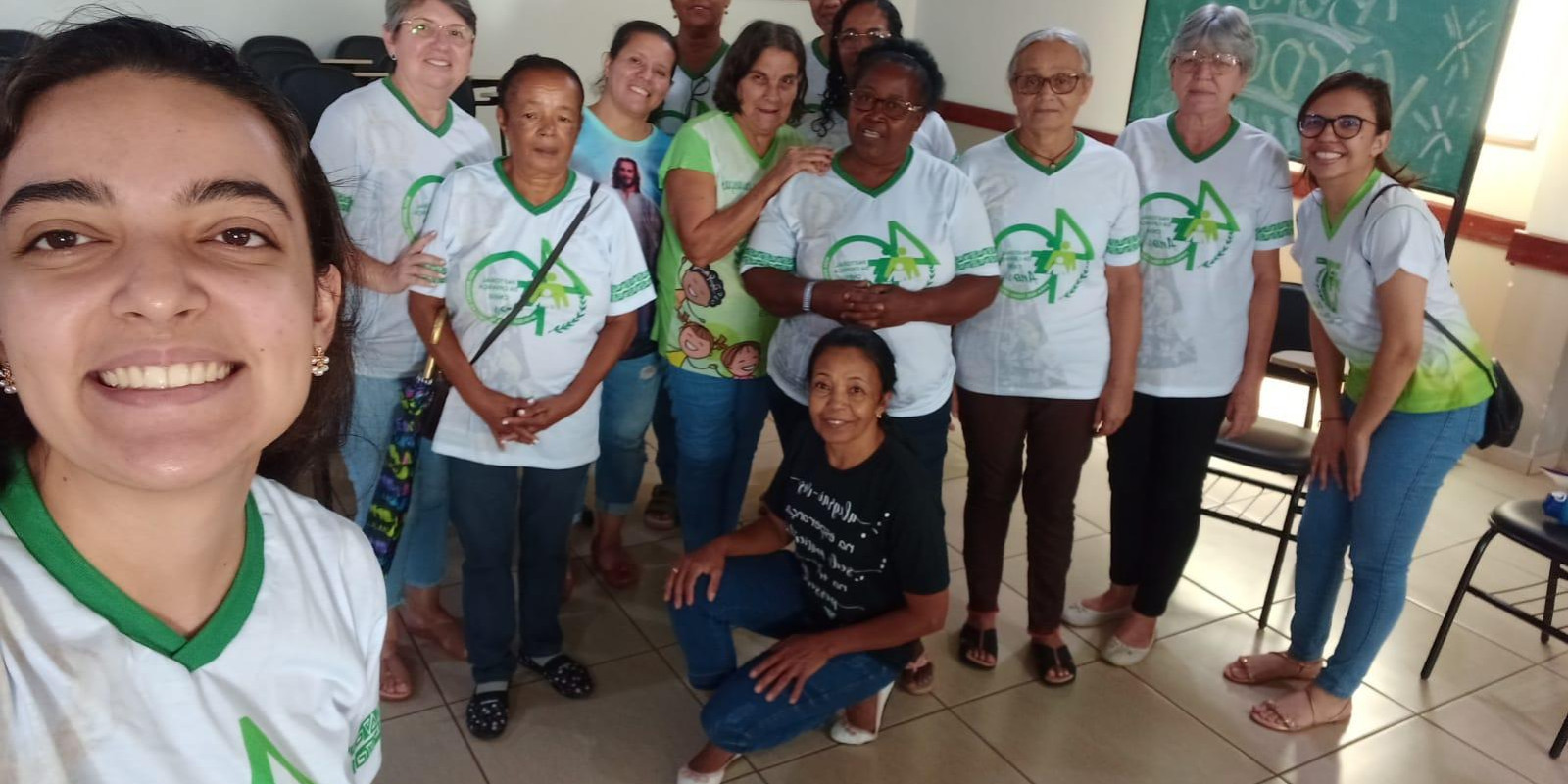 EXISTE UMA CRIANÇA NA PARÓQUIA QUE PRECISA DE VOCÊ