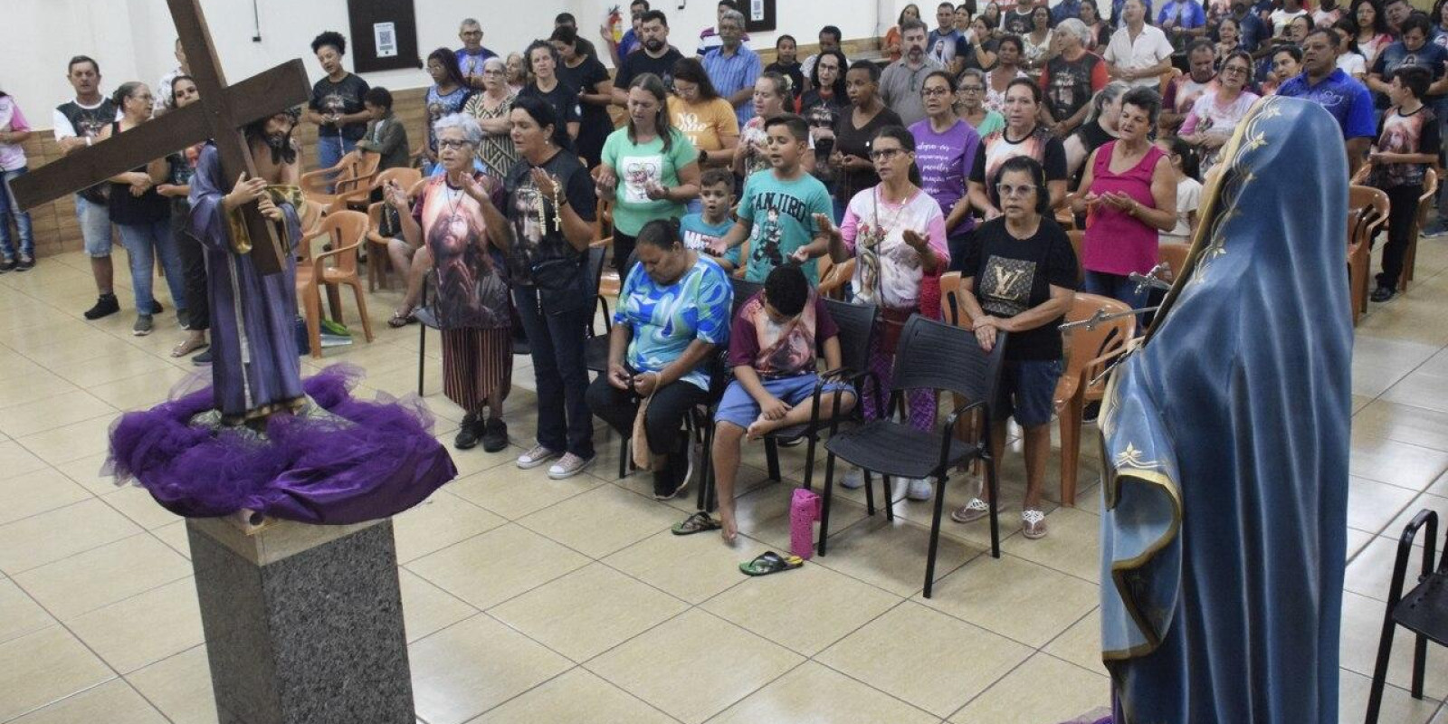 PROCISSÃO DO ENCONTRO REÚNE CENTENAS DE FIÉIS