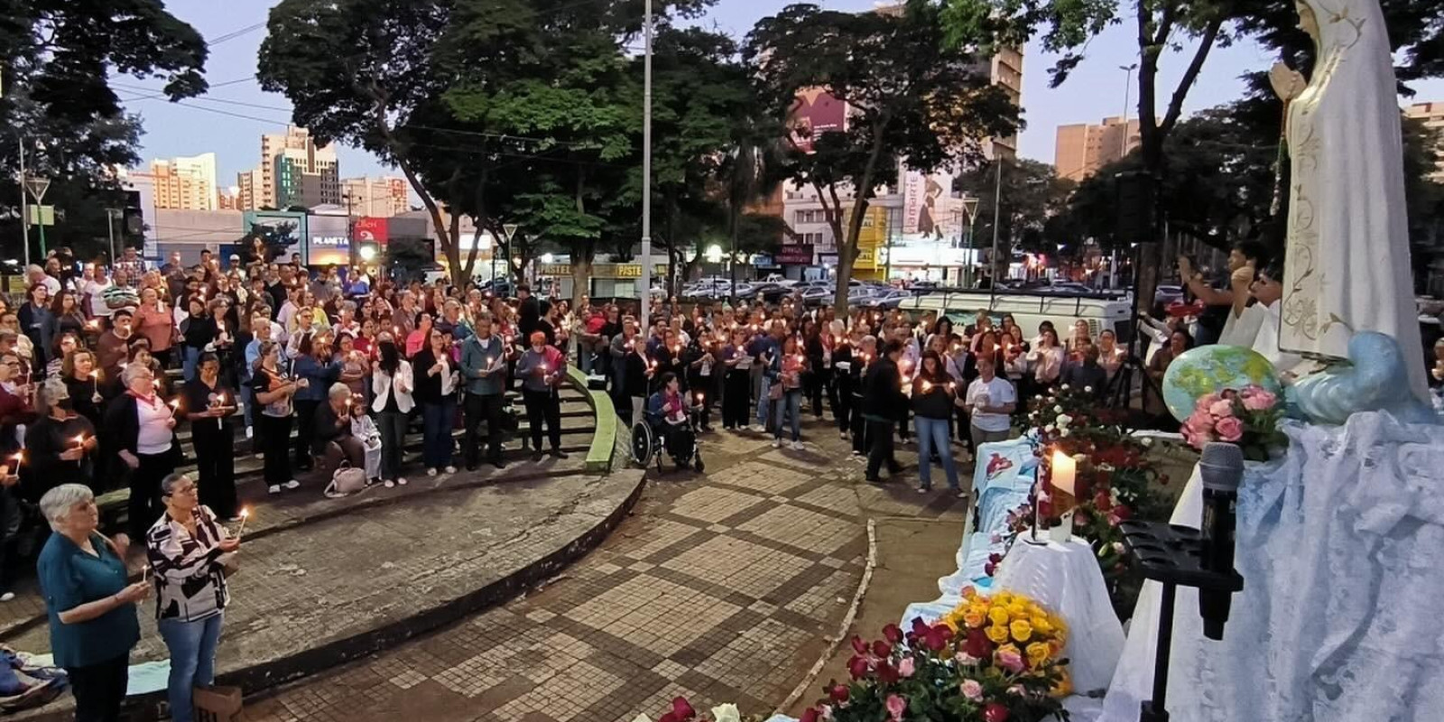 ARQUIDIOCESE REALIZA TERÇO MISSIONÁRIO