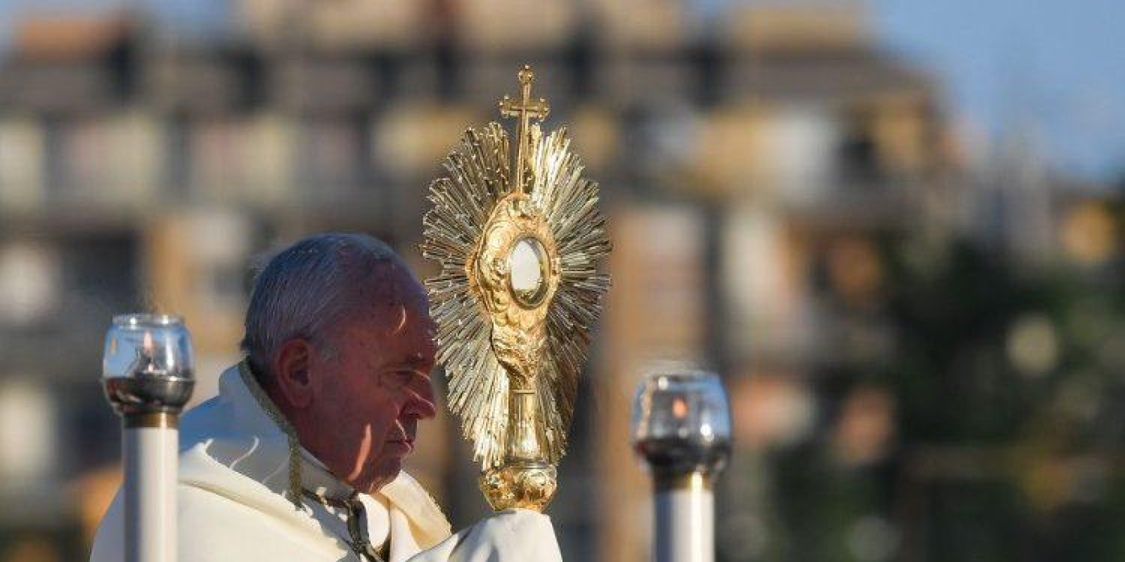 ADORAR O CORPO E O SANGUE DE CRISTO COM VIVA FÉ