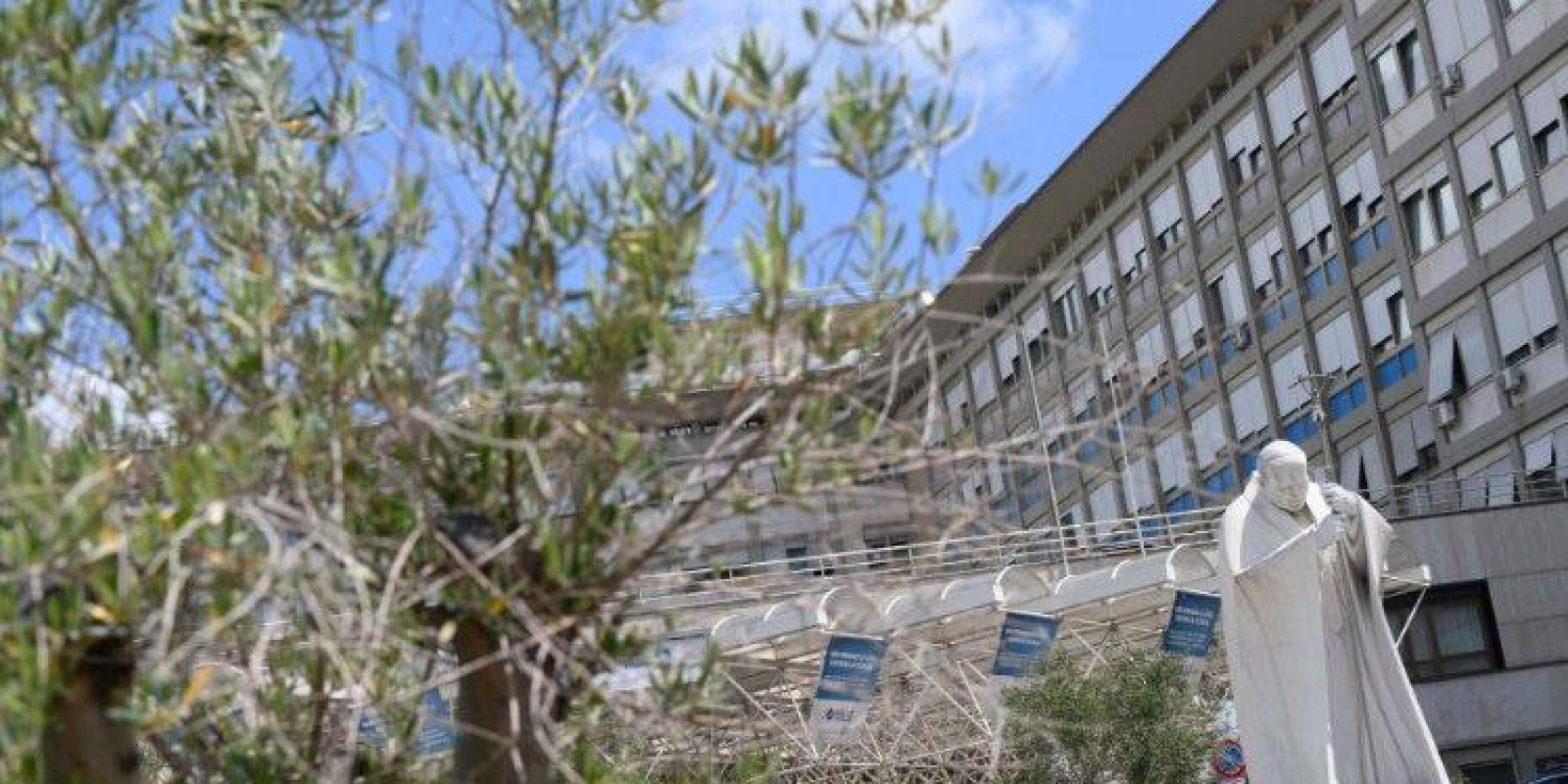 PNEUMONIA ATINGE OS DOIS PULMÕES DO PAPA