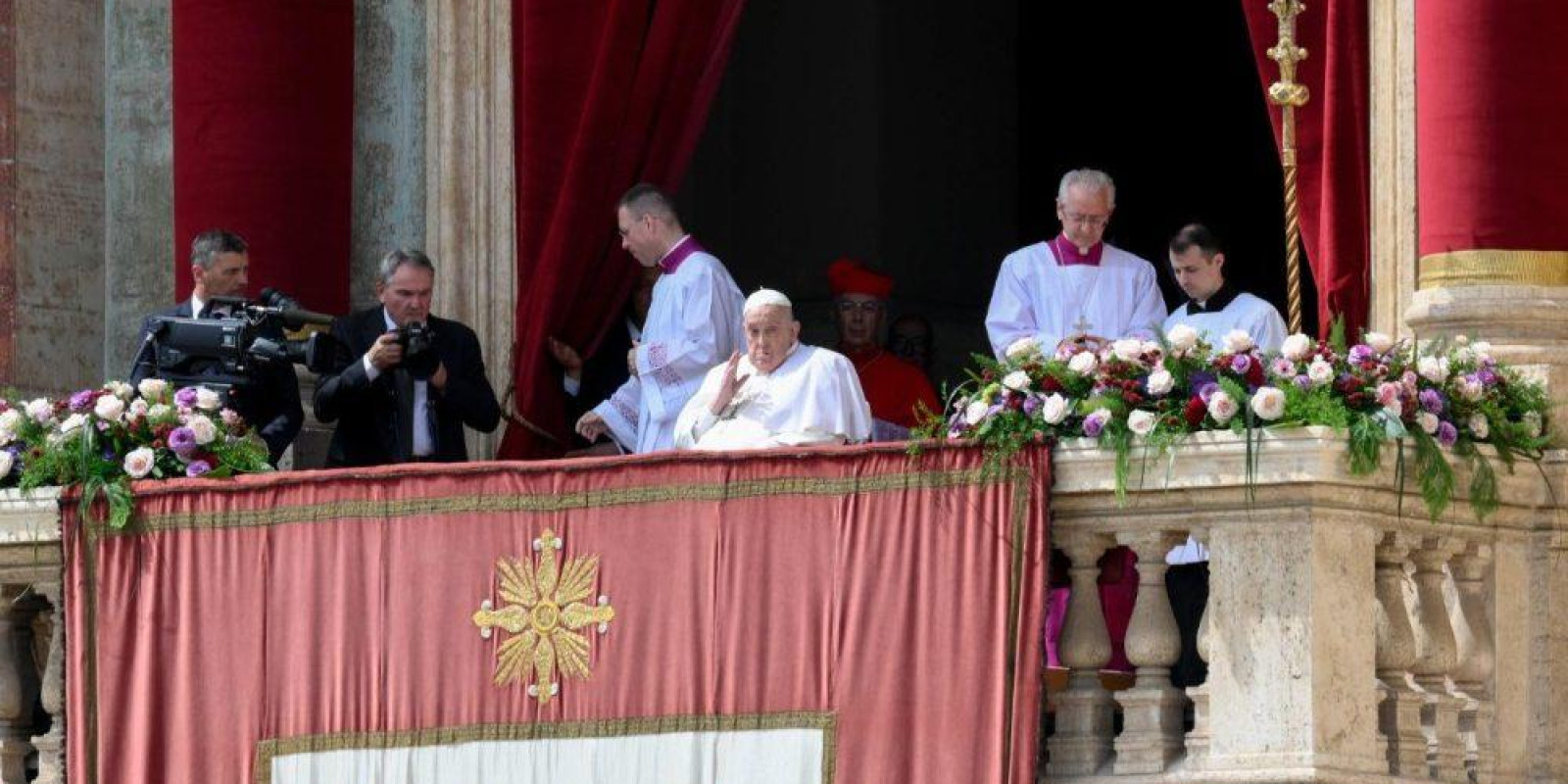 SANTO PADRE PARTICIPA DO DOMINGO DE PÁSCOA NO VATICANO
