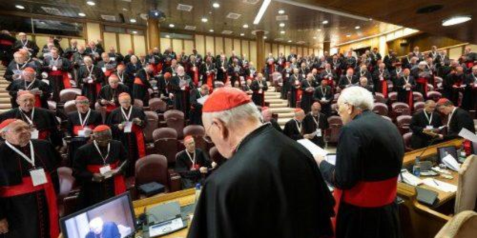 135 CARDEIAIS ESTÃO APTOS PARA ELEGER O NOVO PAPA