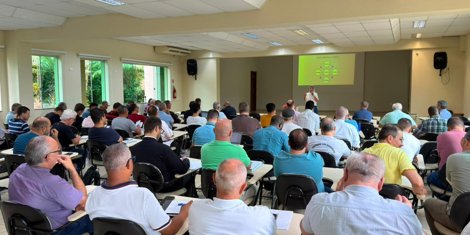 CLERO PARTICIPA DE ATUALIZAÇÃO EM MARINGÁ