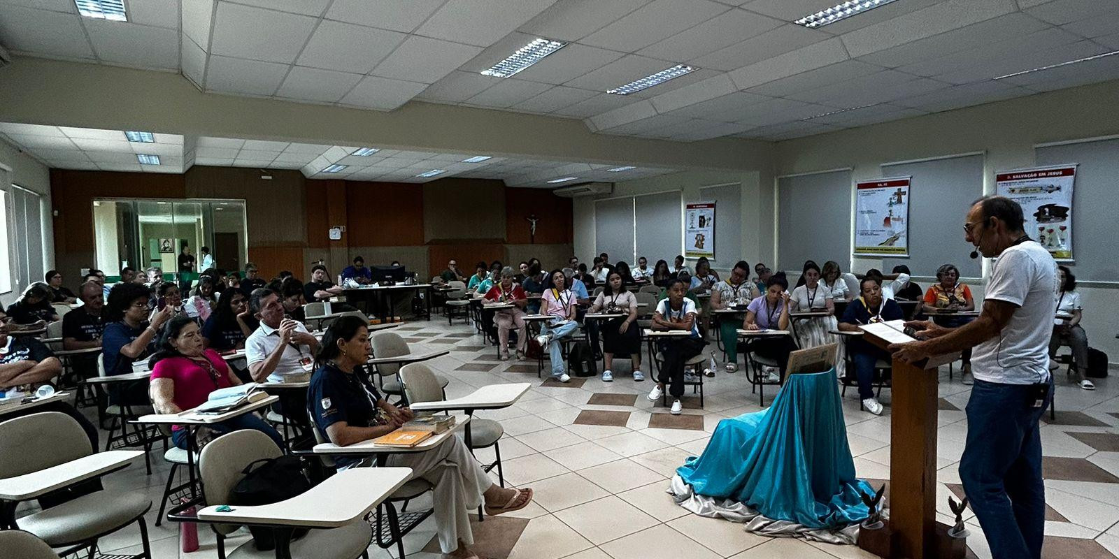 MISSIONÁRIOS DA PROVÍNCIA SE REÚNEM EM RETIRO