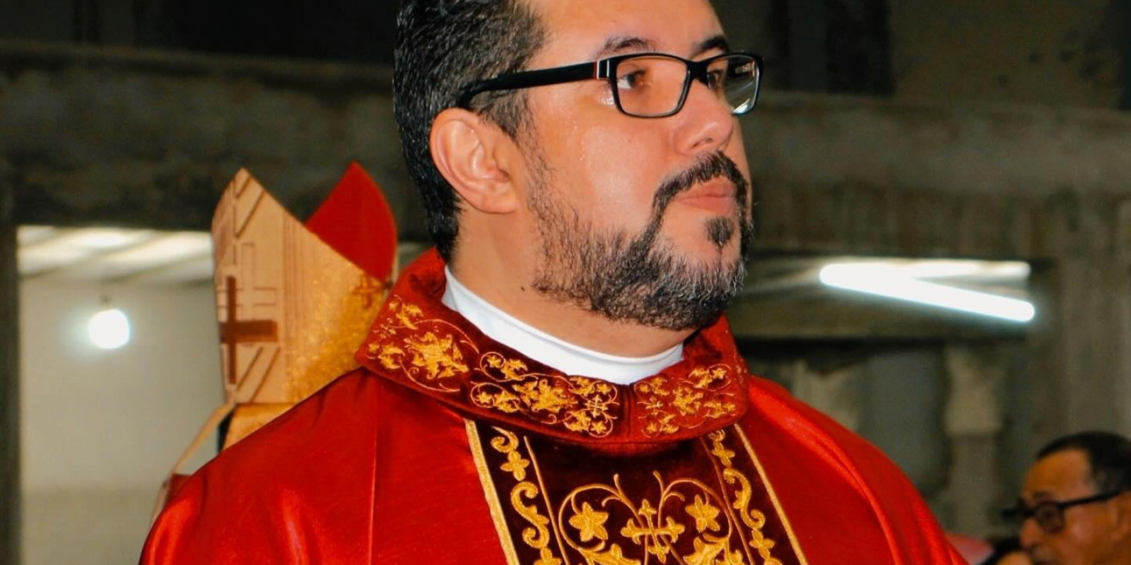REZE COM O PAPA PELOS NOSSOS SACERDOTES