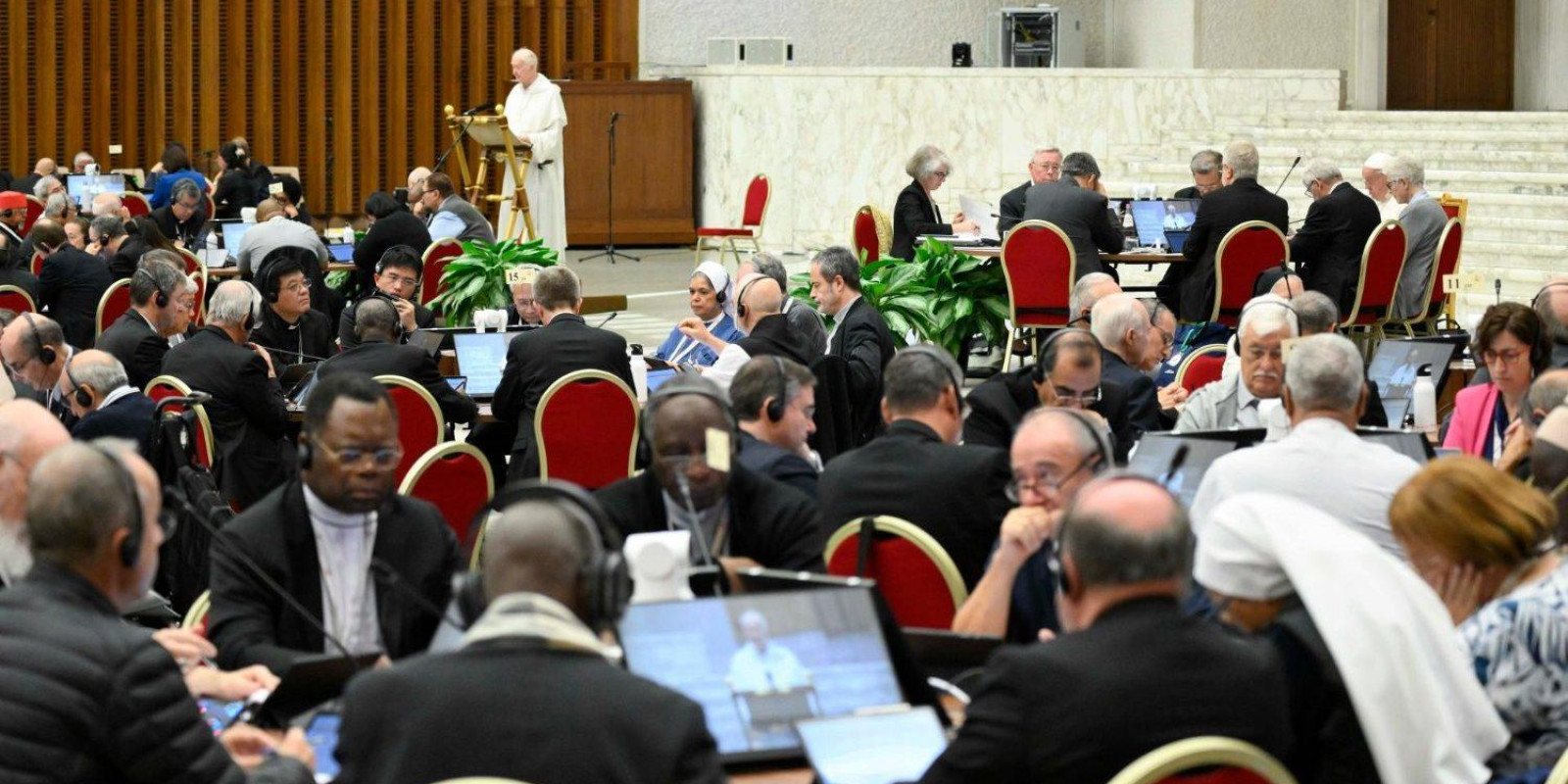 VATICANO DIVULGA NOVOS RELATÓRIOS DO SÍNODO