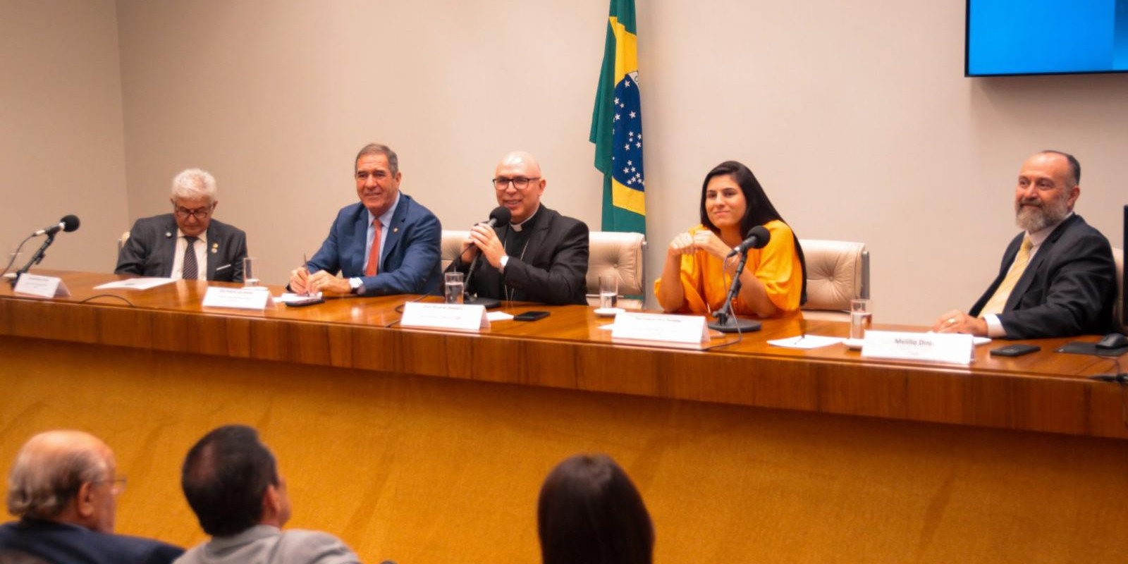 FÉ E POLÍTICA FÉ E POLÍTICA