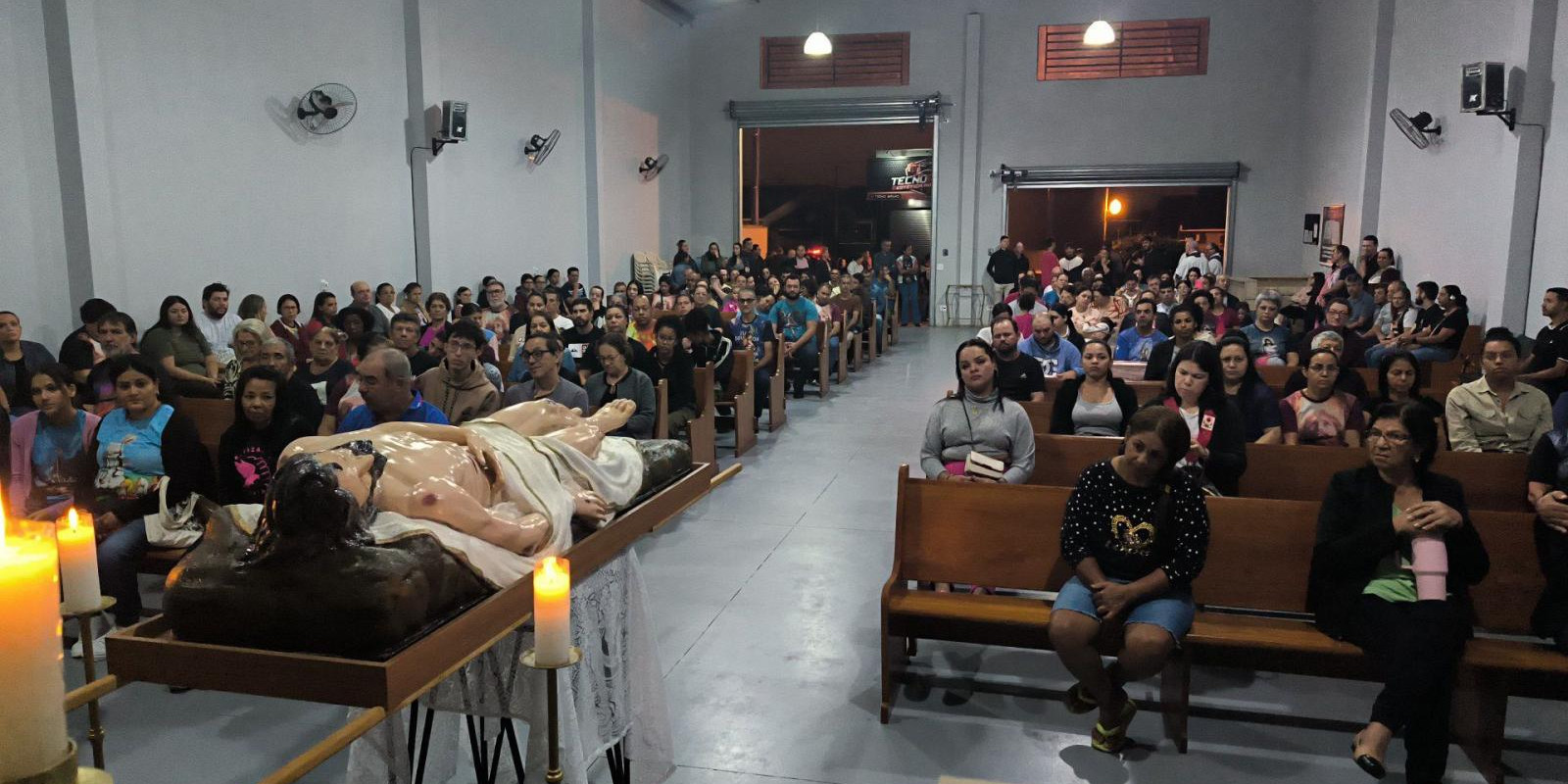 PROCISSÃO DO SENHOR MORTO ATRAI CENTENAS DE FIÉIS PROCISSÃO DO SENHOR MORTO ATRAI CENTENAS DE FIÉIS