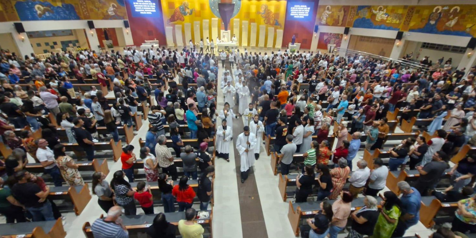 QUINTA-FEIRA SANTA DAS PRIMEIRAS VEZES QUINTA-FEIRA SANTA DAS PRIMEIRAS VEZES