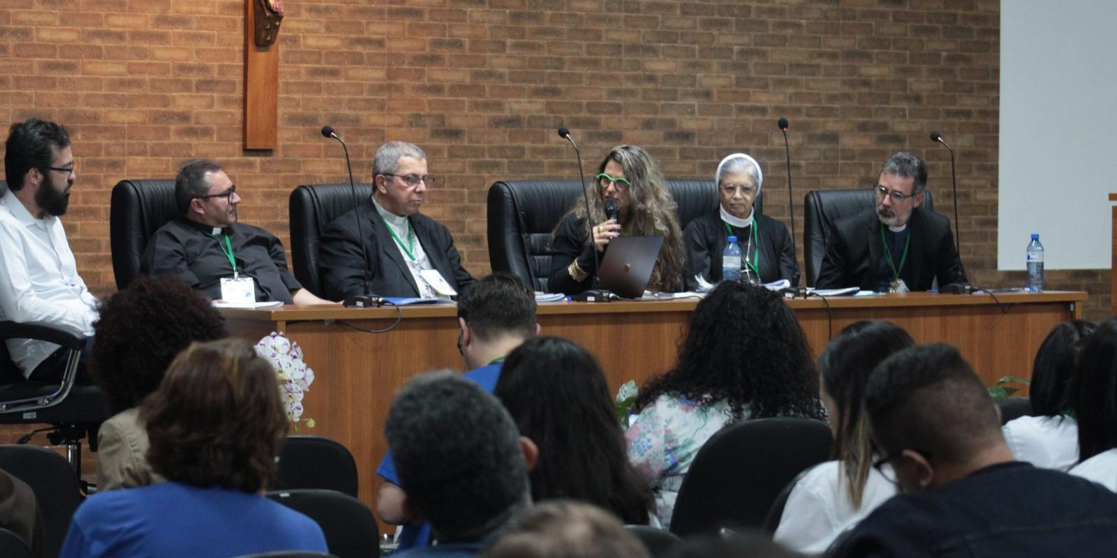 IGREJA DEBATE PROTEÇÃO DE VULNERÁVEIS IGREJA DEBATE PROTEÇÃO DE VULNERÁVEIS