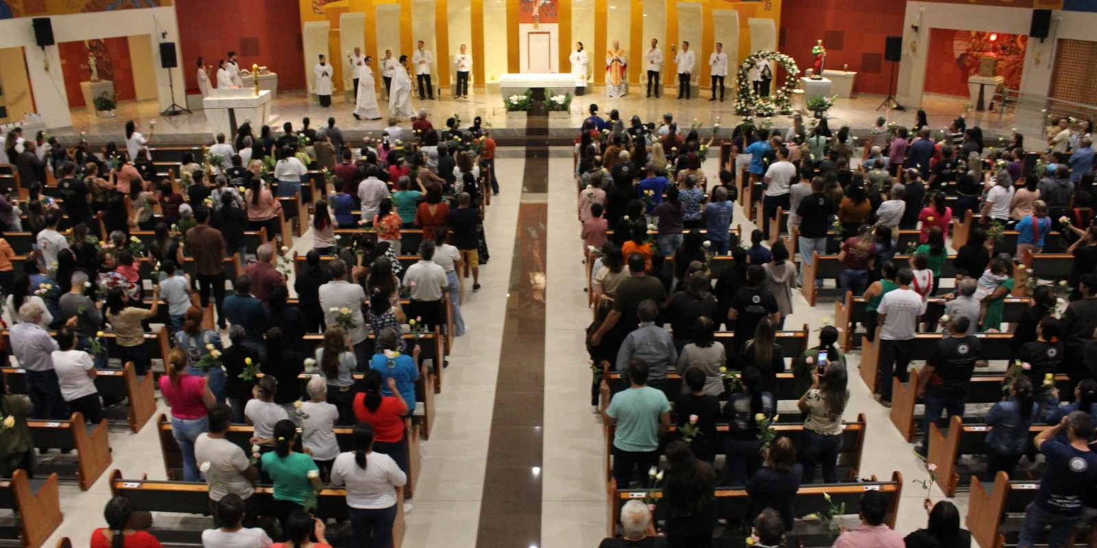 NÚMERO DE CATÓLICOS NO PARANÁ SUPERA A MÉDIA DO PAÍS NÚMERO DE CATÓLICOS NO PARANÁ SUPERA A MÉDIA DO PAÍS