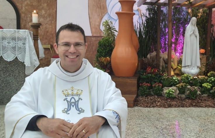 Padre Michel se despede na primeira missa do ano