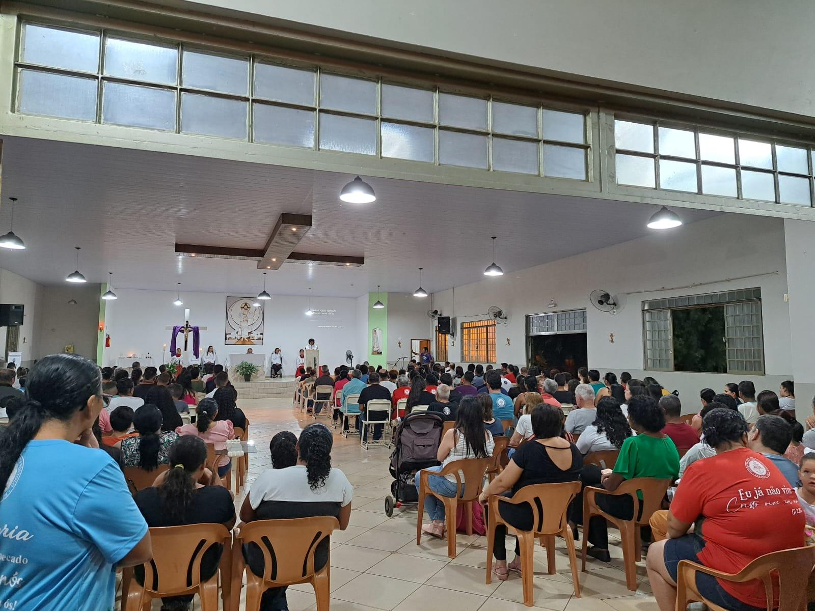 Matriz e capelas ficam lotadas na Quarta-feira de Cinza Matriz e capelas ficam lotadas na Quarta-feira de Cinza