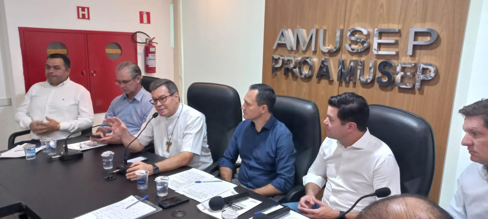 Dom Severino se reúne com prefeitos e debate temas da Igreja e da sociedade civil