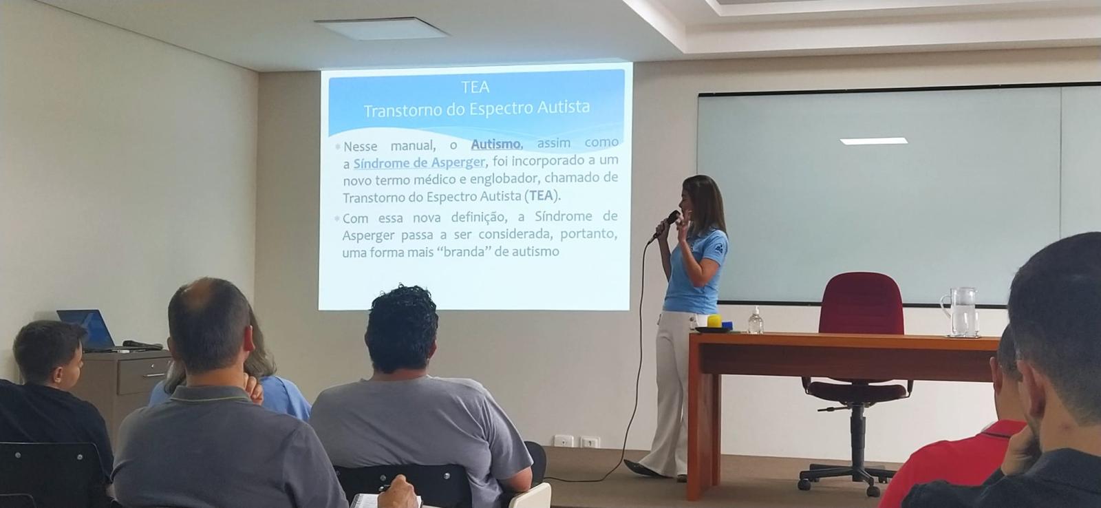 Padres recebem formação sobre Transtorno do Espectro Autista (TEA)