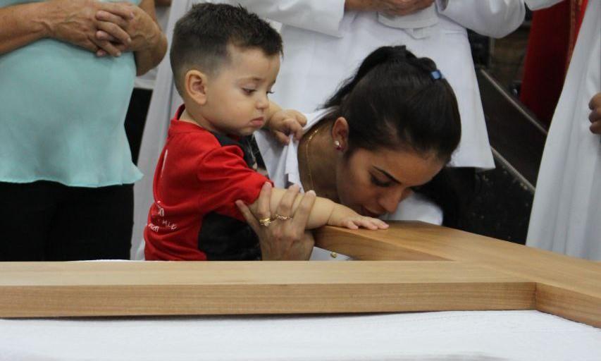 Diante do mistério da Paixão de Jesus, até mesmo o céu chora a morte do Filho de Deus