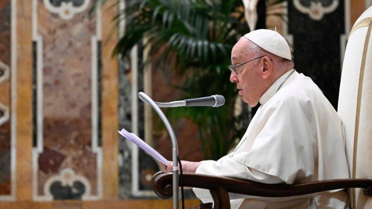 A IGREJA PRECISA DA ARTE DE POETAS E ESCRITORES