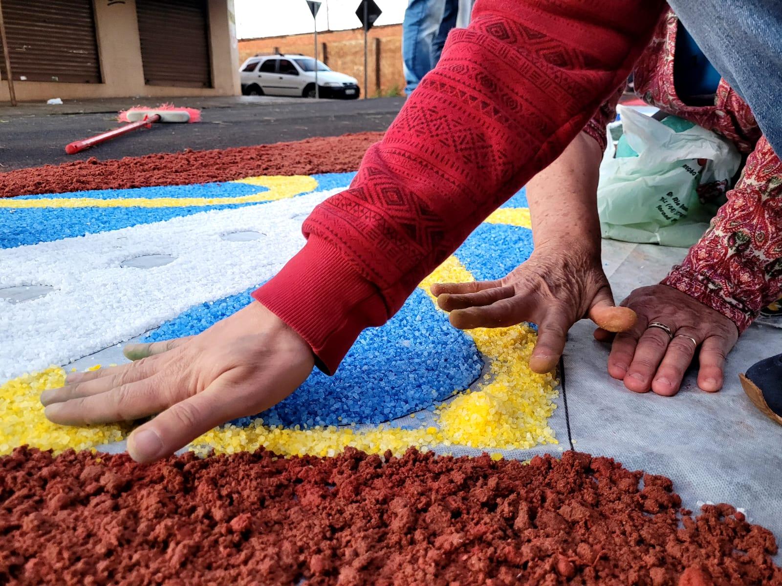 PREPARATIVOS PARA O CORPUS CHRISTI MOBILIZA COMUNIDADE