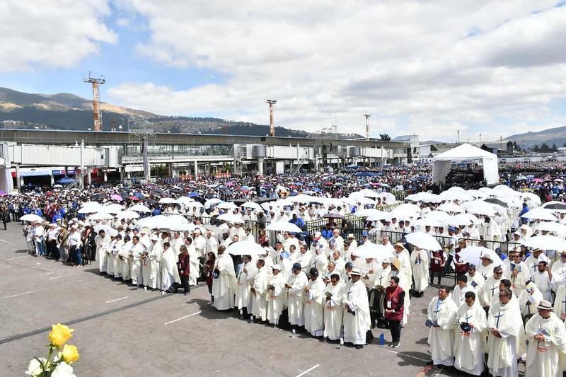 IGREJA SE ENCONTRA NO CONGRESSO EUCARÍSTICO INTERNACIONAL