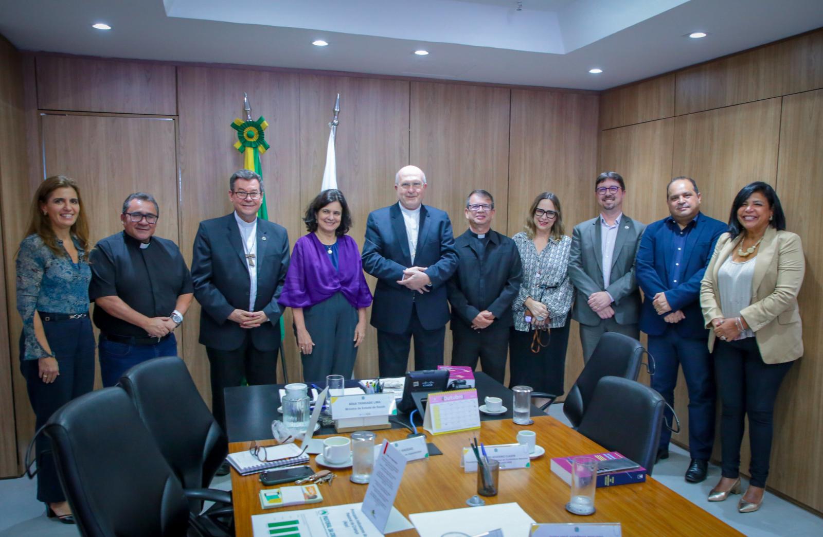 DOM SEVERINO É RECEBIDO PELA MINISTRA DA SAÚDE EM BRASÍLIA
