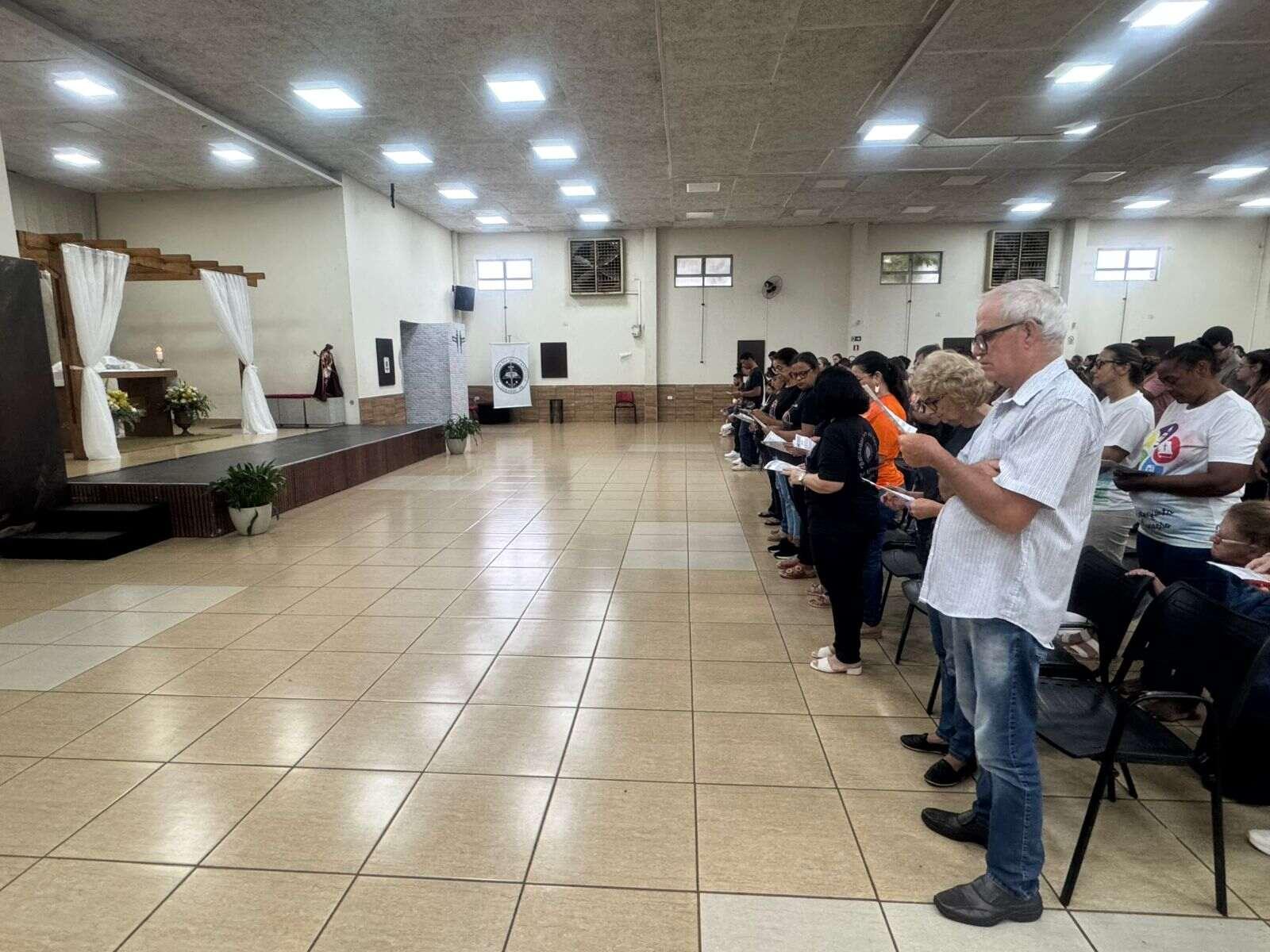 NO CALVÁRIO COM JESUS NO CALVÁRIO COM JESUS