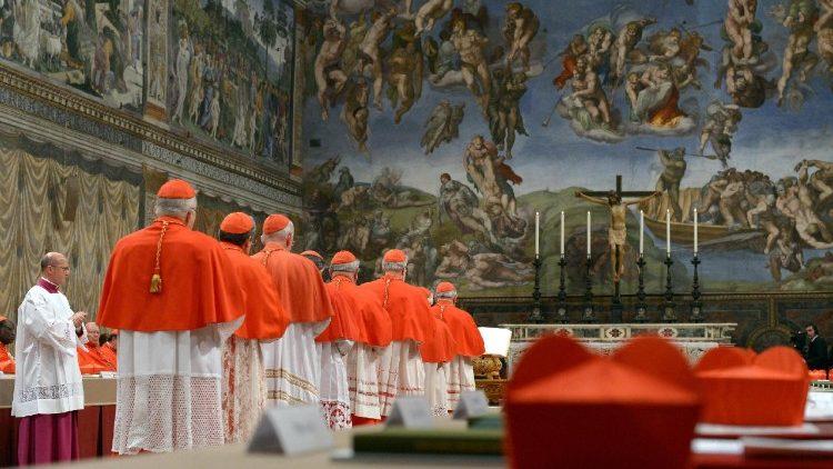CARDEIAIS COMEÇAM A ESCOLHER NOVO PAPA NO DIA 07 DE MAIO
