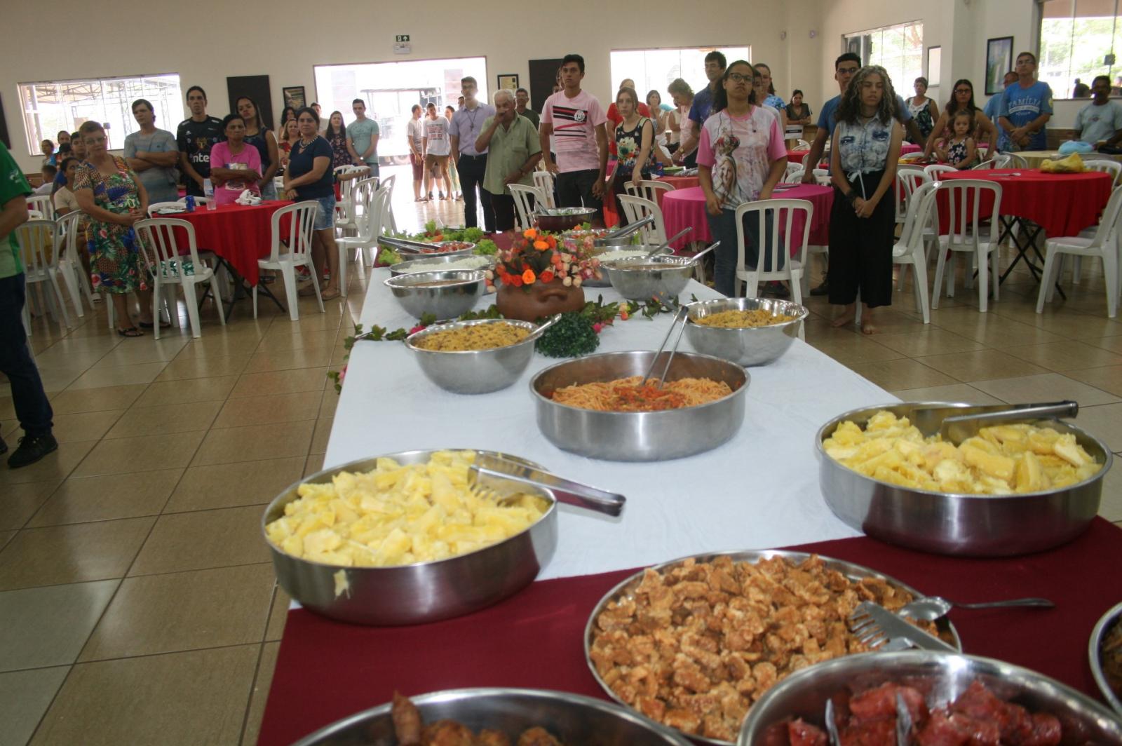 PARÓQUIA CELEBRA 27 ANOS COM ALMOÇO EM COMUNIDADE