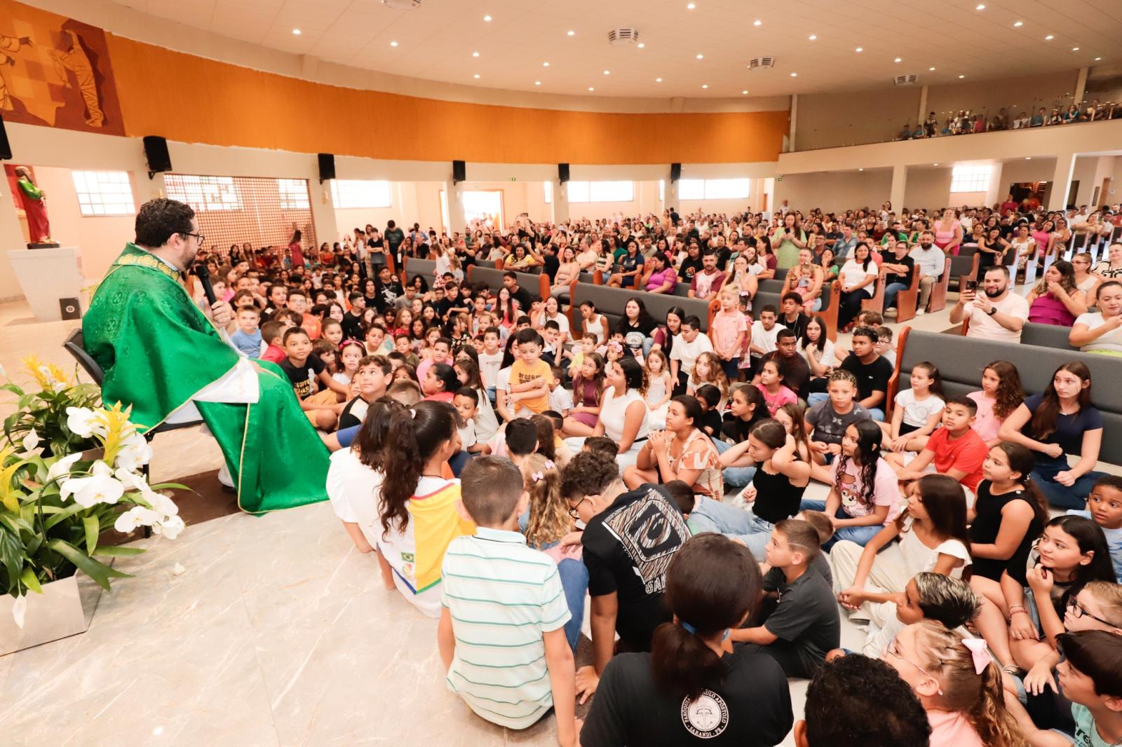 PRÓXIMO DOMINGO (08) É DIA DO PADRE COM A CRIANÇADA